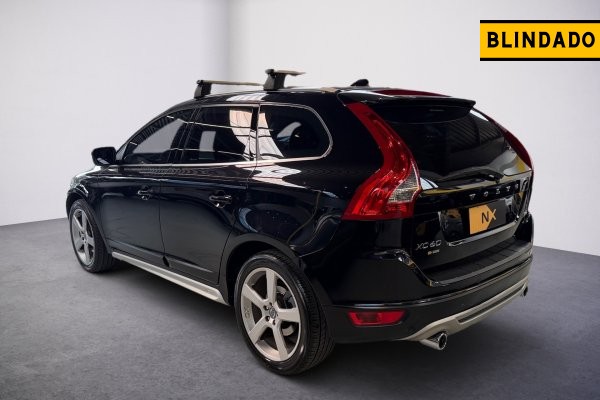 VOLVO XC60 2.0 T5 R-DESIGN GASOLINA 4P AUTOMÁTICO 2012/2013 VOLVO XC60 2.0 T5 R-DESIGN GASOLINA 4P AUTOMÁTICO 2012/2013